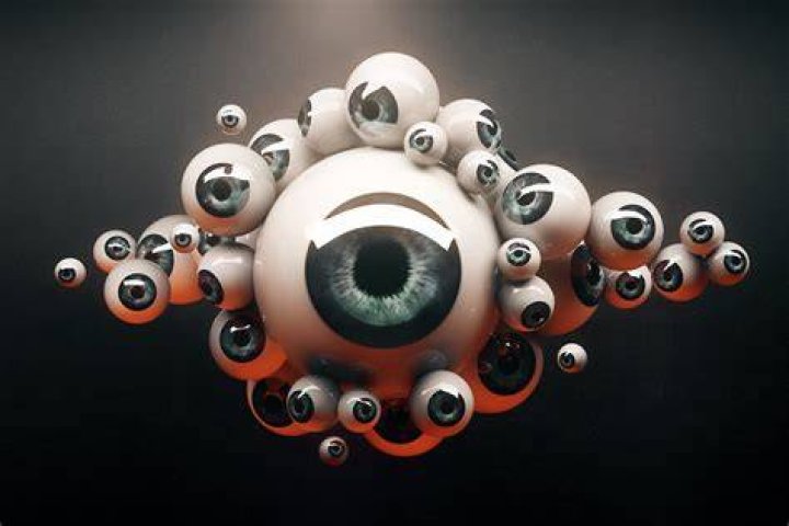 what has 3 eyes but cannot see